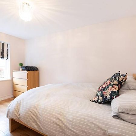 Burlington Place, Shrewsbury. 2 Bedroom, Private Parking, 5 Minutes From Town Exterior foto